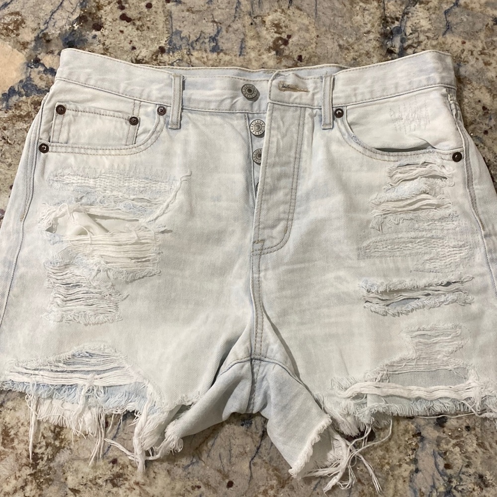 American Eagle ||90s Boyfriend Button Fly Ripped Jean Shorts